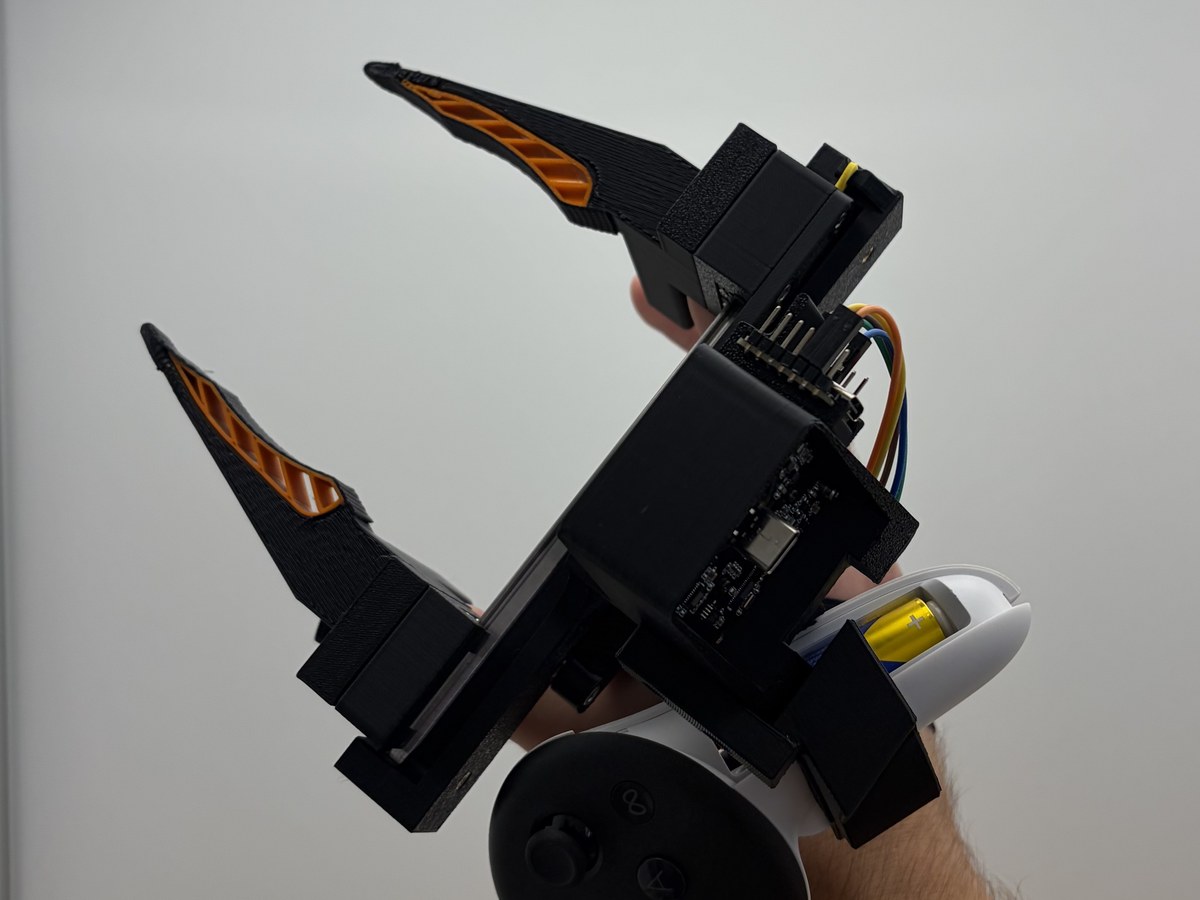 The UMI seen from the front with the jaws open.